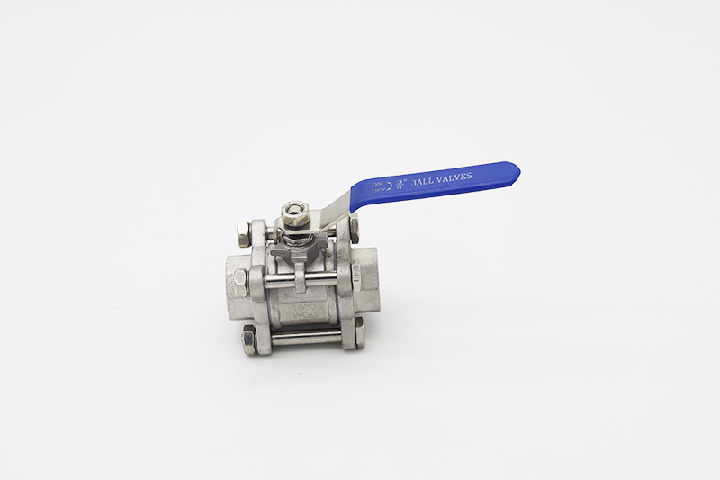 Three-piece ball valve thread